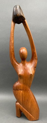 Statue brutaliste 1970 - , femme